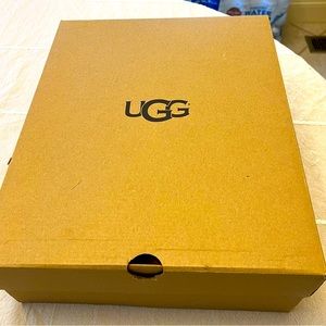 UGG boots Silver w/ fringes excellent condition white fur just in time 4 winter